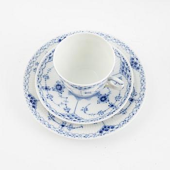 Kaffeservisdelar, porslin, 17 delar, "Musselmalet", Royal Copenhagen, Danmark.