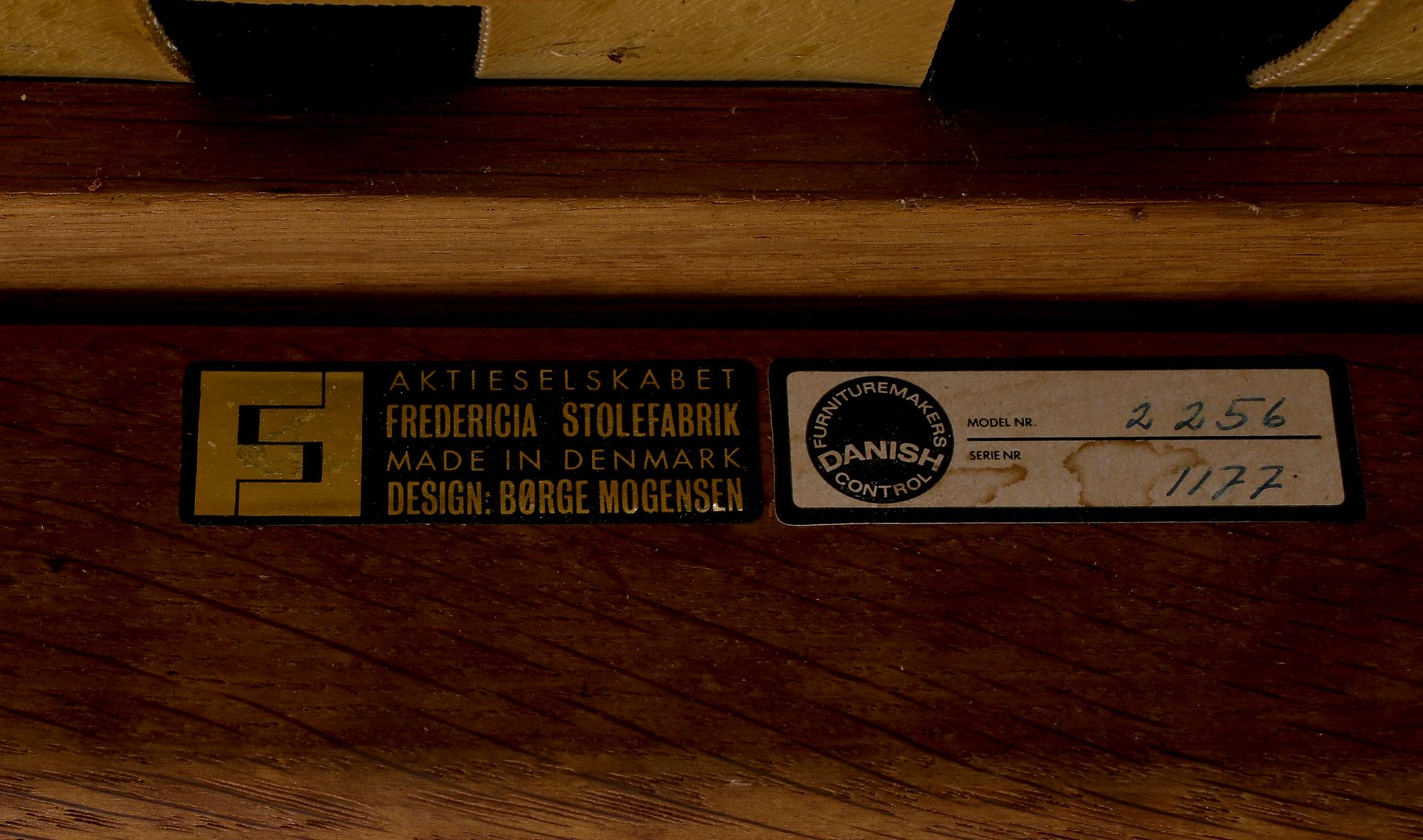 BØRGE MOGENSEN, fåtöljer, ett par, "Slädestolen modell 2256", Fredericia Möbelfabrik, etikettmärkta.