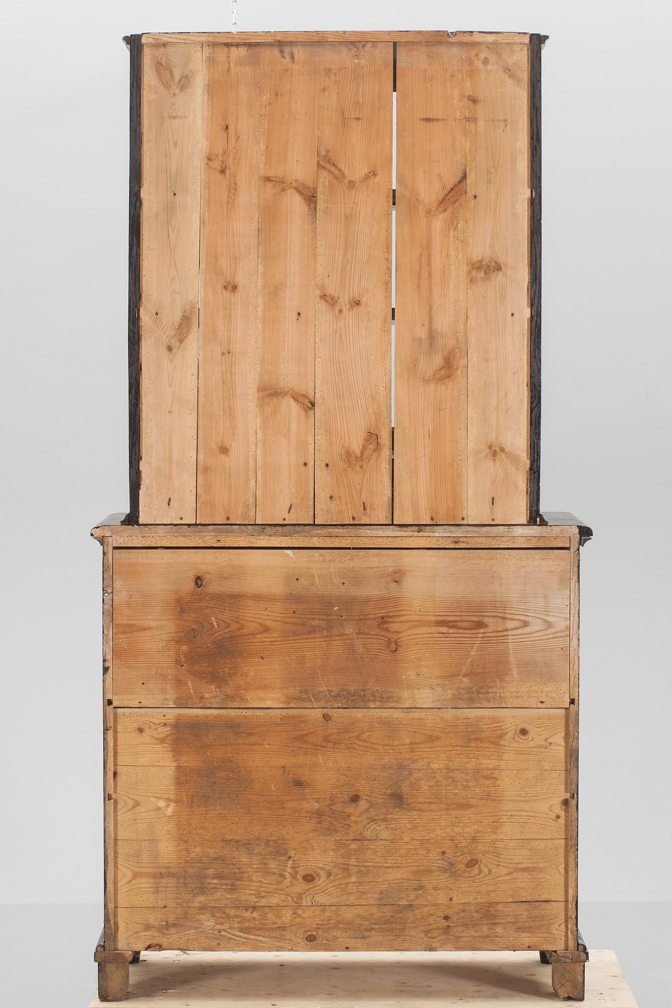 VITRINSKÅP, 1800-tal.