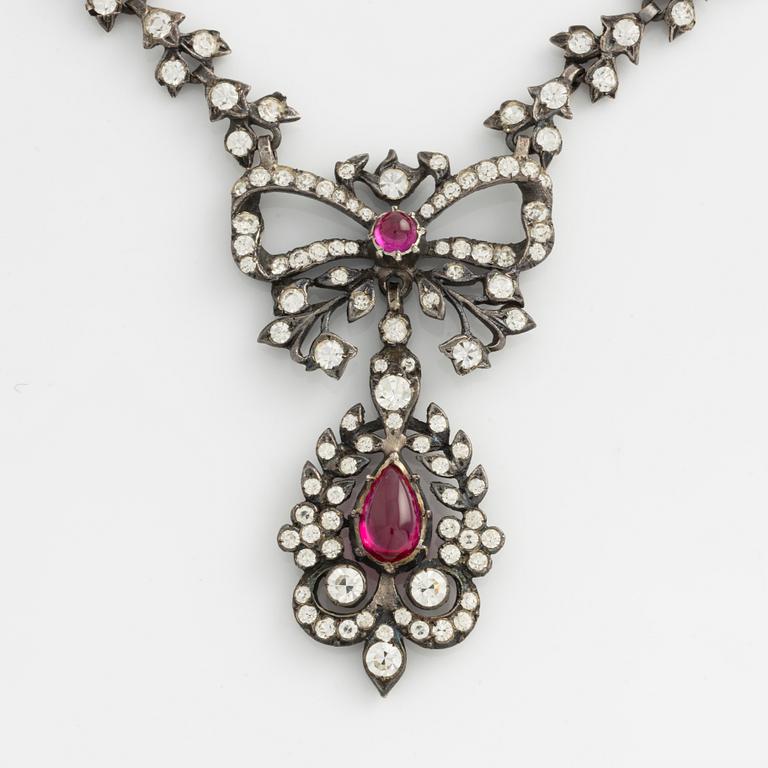 Set of necklace and earrings, silver and paste.