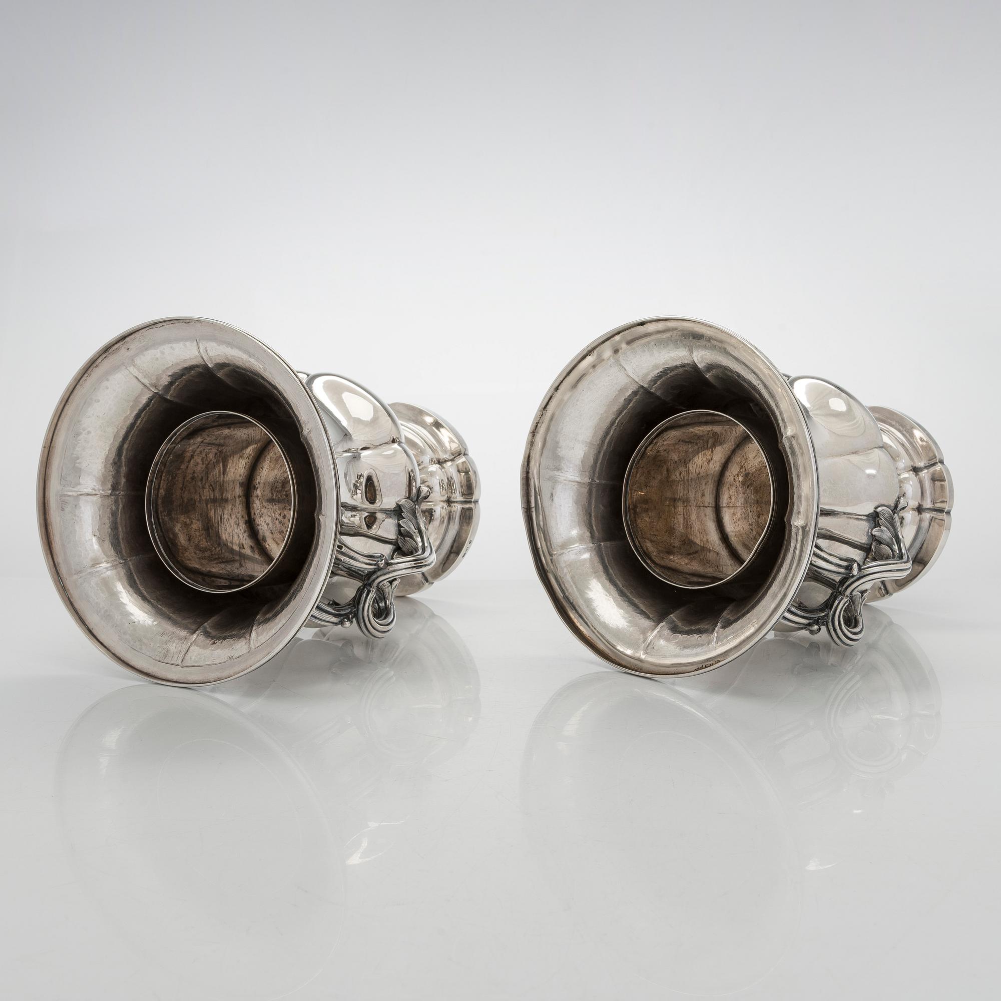 Carl Johan Tegelsten, A pair of Neo-Rococo silver champagne coolers/ vases, maker's mark of Carl Johan Tegelsten, Saint Petersburg 1849.
