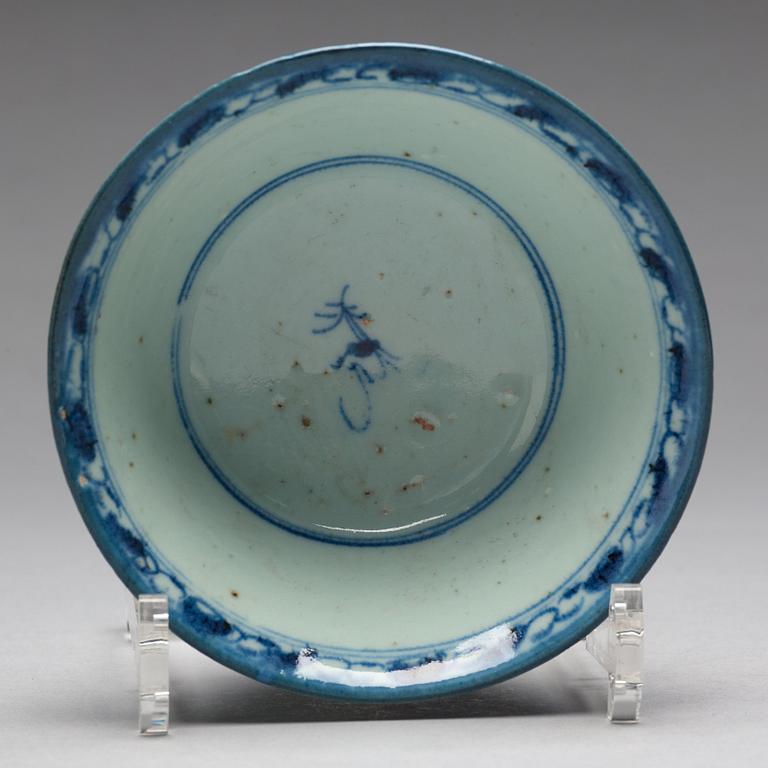 Two blue and white bowls, Qing dynasty, 19th century.