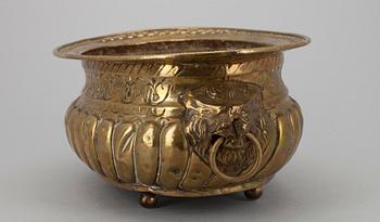 VINKYLARE / YTTERFODER samt YTTERFODER, mässing, Frankrike 1800-luku.