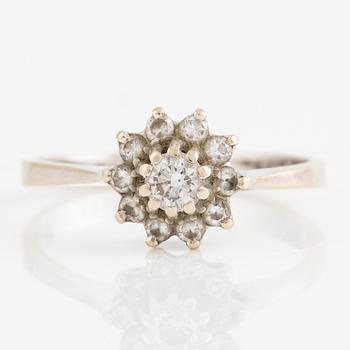 Ring, 18K vitguld med briljantslipade diamanter.
