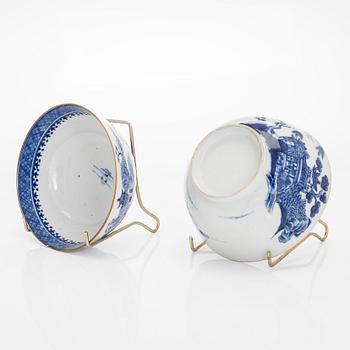 Plates, 2 pcs, bowls, 2 pcs, and a hexagonal bowl in Famille Rose, China, 19th- and 20th century.