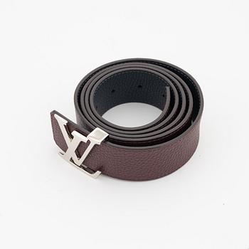 Louis Vuitton, a reversible leather 'LV Initiales' belt, size 100, 2015.