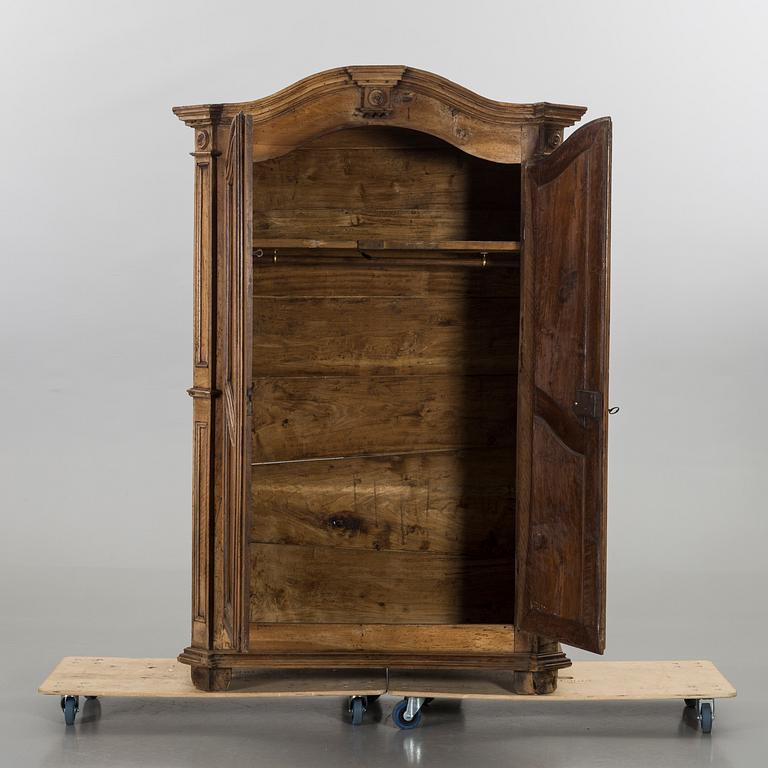 A CABINET/WARDROBE.