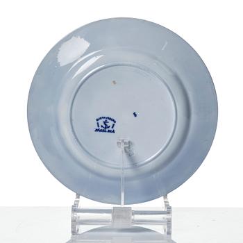 Wilhelm Kåge, mattallrikar samt fat, 16 delar, flintgods och porslin, "Fågel Blå", Gustavsberg, i produktion 1932-33.