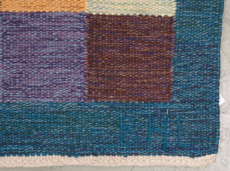 CARPET. Flat weave. 314 x 201 cm. Signed BHL. Sweden the 1960's-1970's.