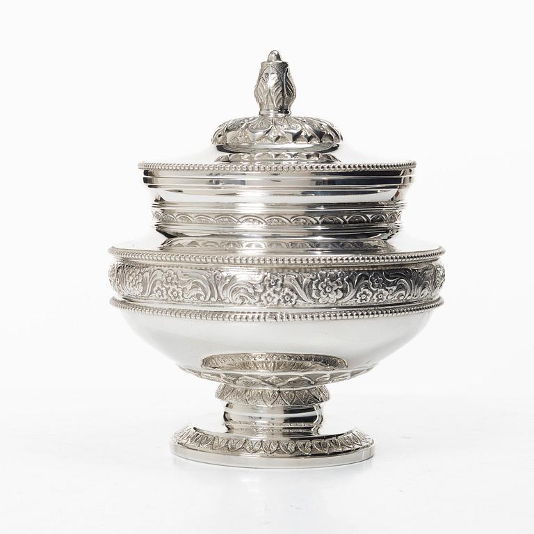 Bonbonjär, silver, empirestil, svensk importstämpel, 1900-tal.