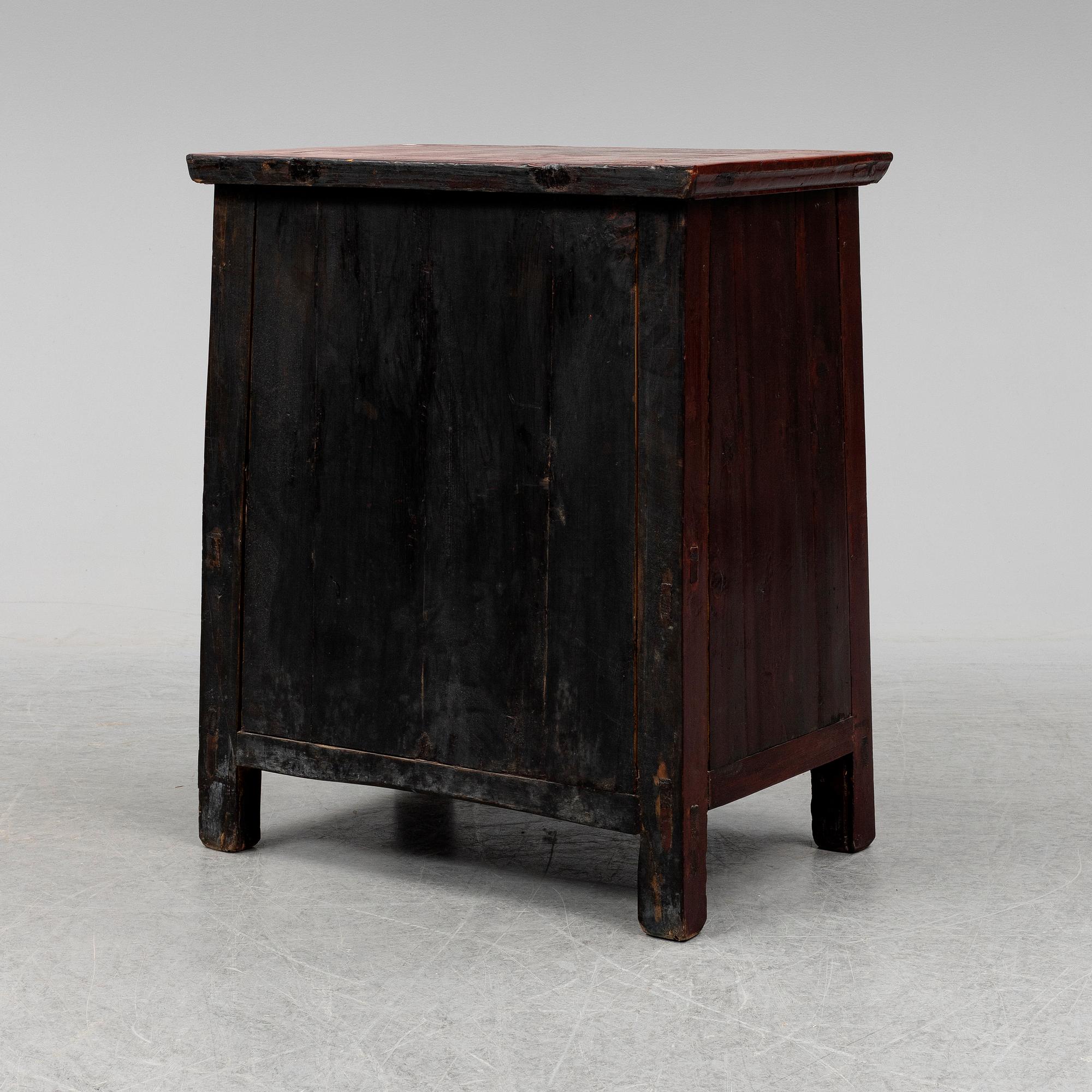 A red lacqured Chinese cabinet, 20th Century.