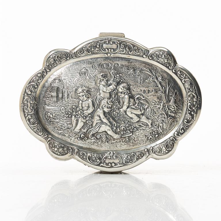 A silver box, Baroque style, 20th Century.