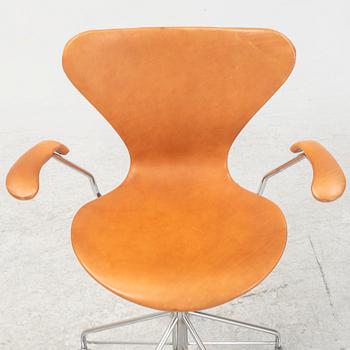 Arne Jacobsen, a 'Seven' swivel shair, Fritz Hansen, Denmark.