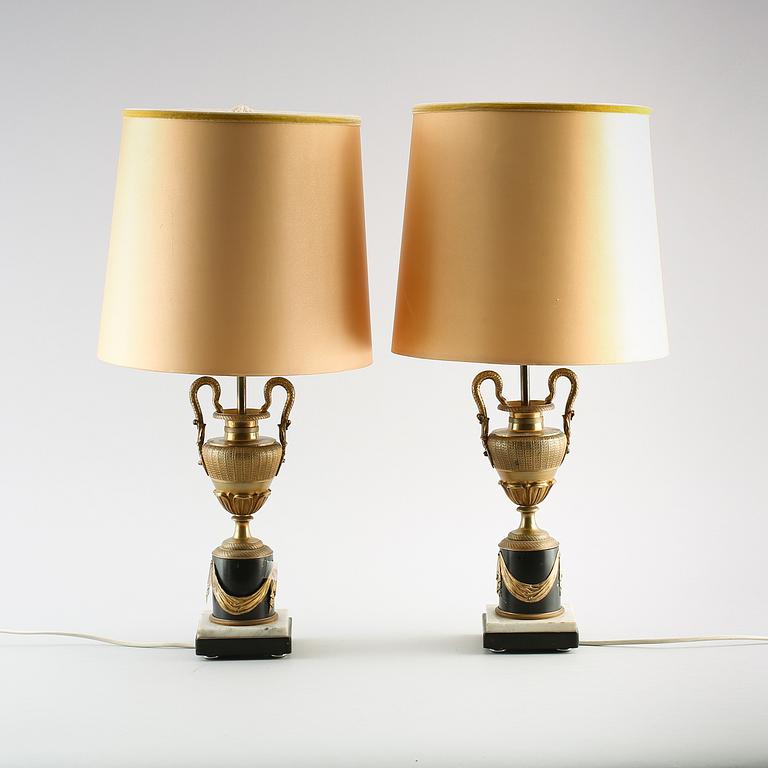 BORDSLAMPOR, 1 par, empirestil, 1900-talets första hälft.