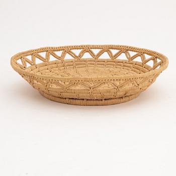 A root bowl, unmarked.