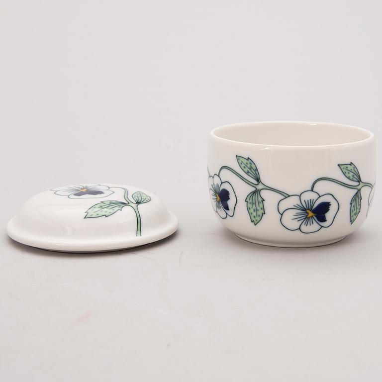 SYLVIA LEUCHOVIUS, 84 osaa, posliinia, "Sylvia", Juhla-astiasto, Rörstrand, 1900-luvun loppupuoli.