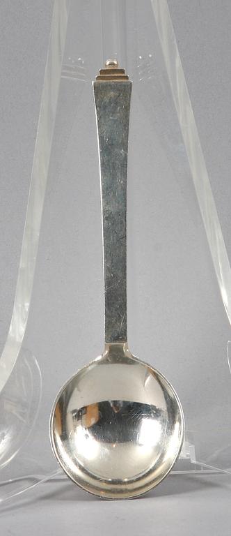 GLASSKED, silver, "Pyramid" formgiven av Harald Nielsen för Georg Jensen. Vikt 57 gram.