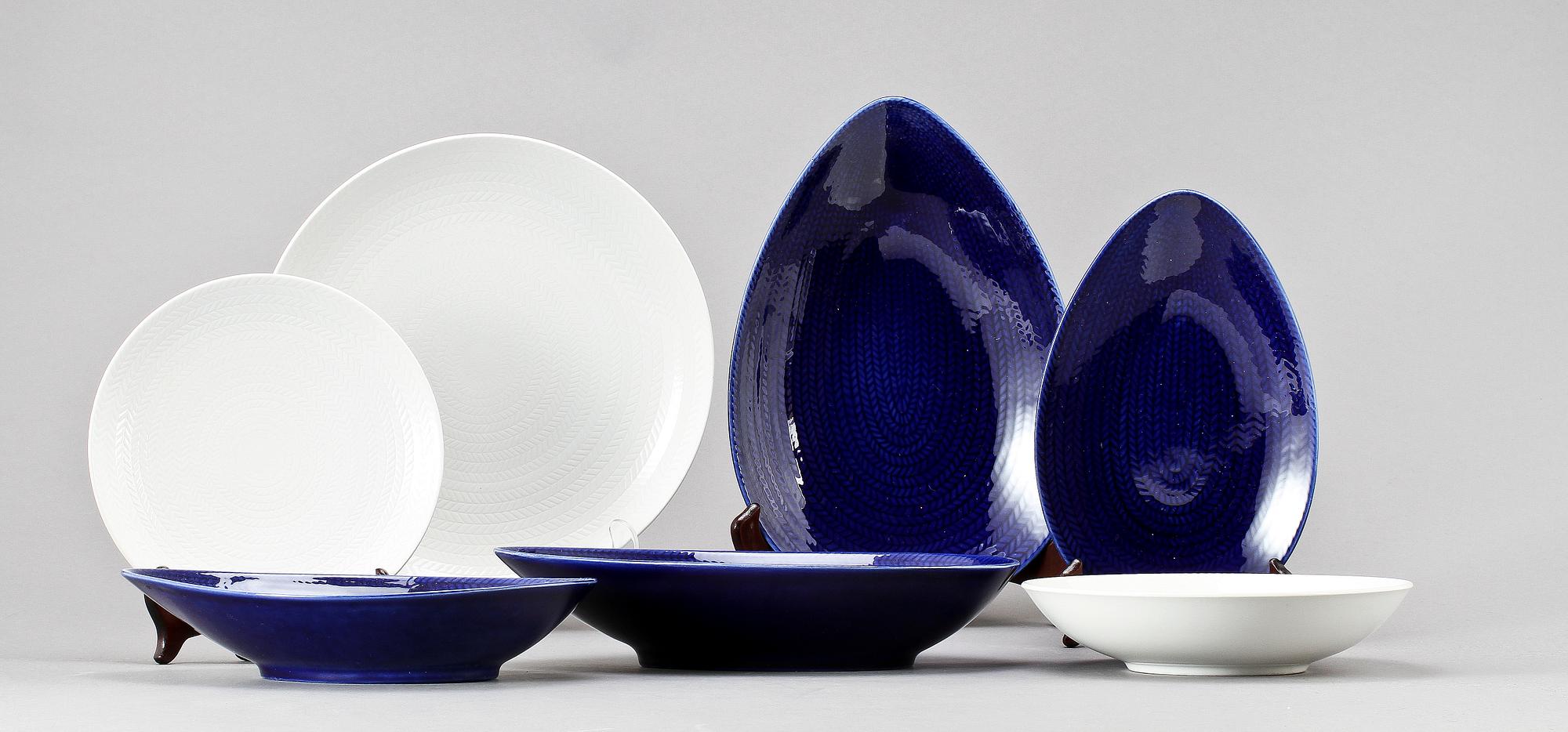 SERVISDELAR, 55 st, flintgods, "Blå Eld", Hertha Bengtsson, Rörstrand.