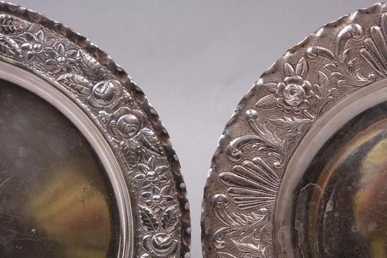 FAT, 2 st, silver, ett med stämplar från Mellanöstern, 1900-tal. Vikt 700 g.