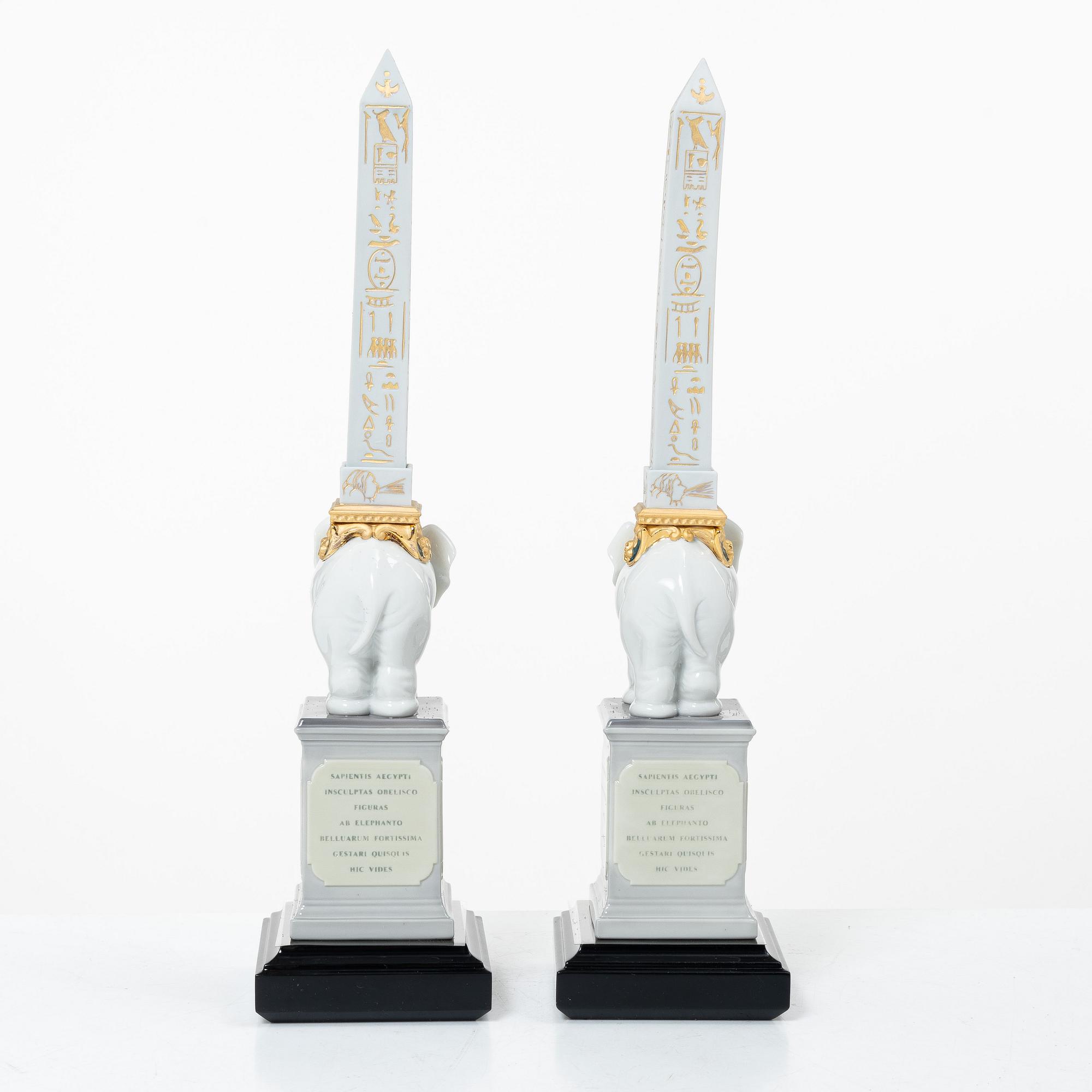 Lladró, figuriner, ett par, "Pulcini obelisk (golden white left)" samt "Pulcini obelisk (golden white right)", Spanien.