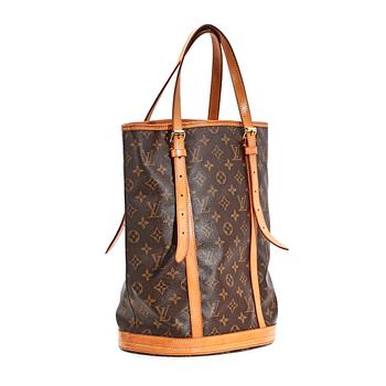 1347. A monogram canvas handbag by Louis Vuitton, model "Bucket M42236".