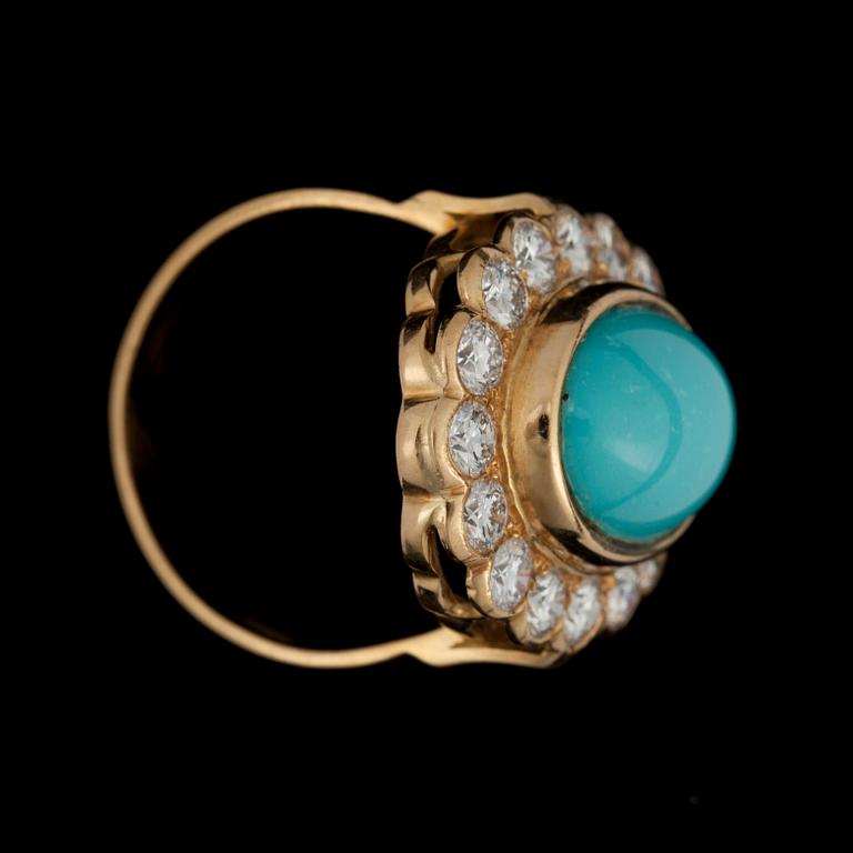 RING, cabochonslipad turkos med briljantslipade diamanter, tot. 1.90 ct.