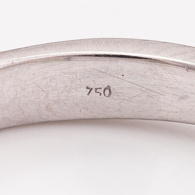 An 18K white gold ring with a ca. 1.01 ct diamond according to certificate.