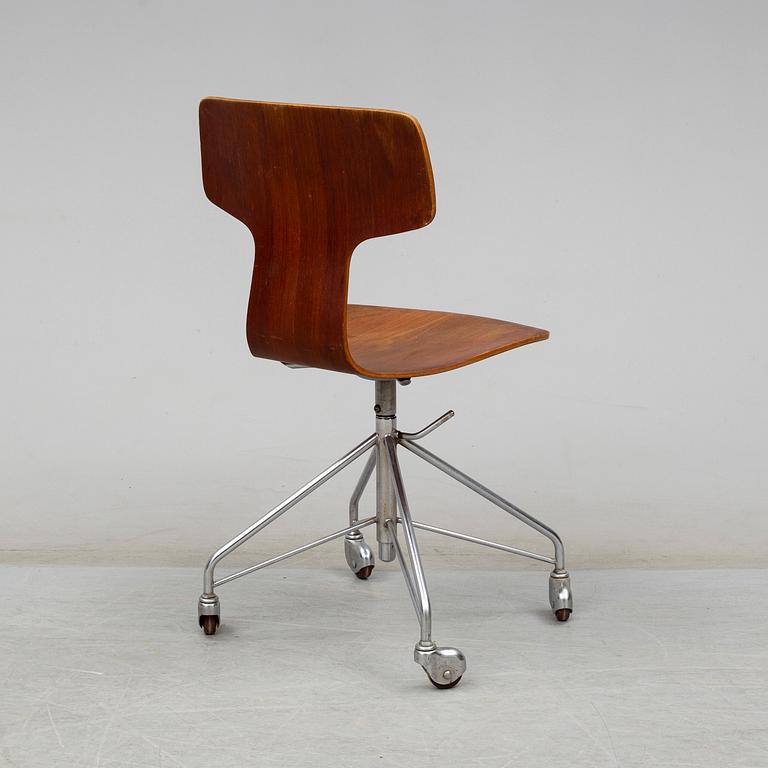 ARNE JACOBSEN, a model 3103 chair, 1950's/60's.