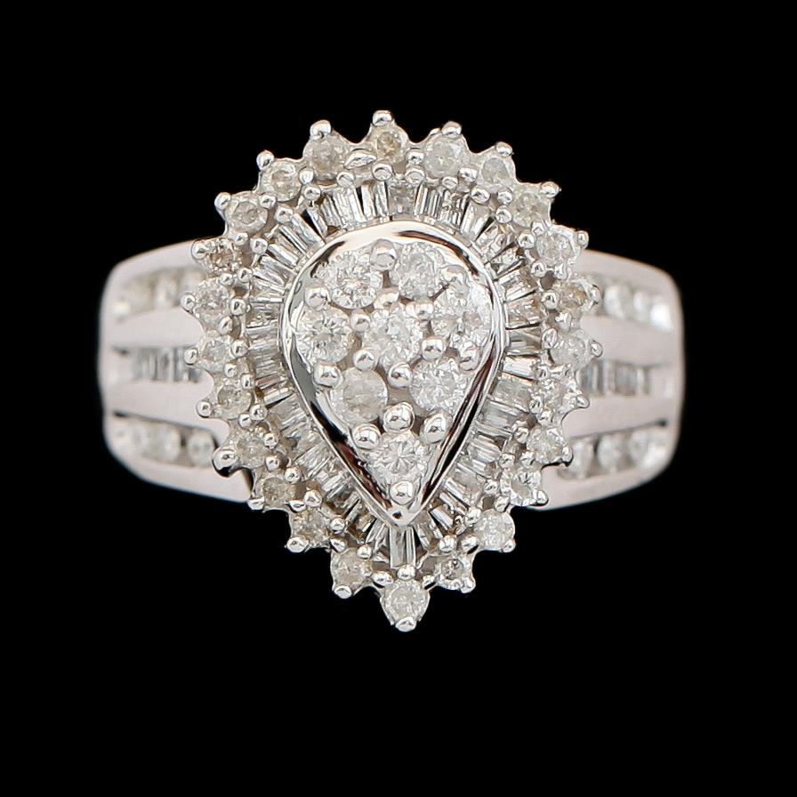 RING, 10 k vitguld, briljant- och baguettslipade diamanter tot ca 1.00 ct. Vikt ca 6,8 g.