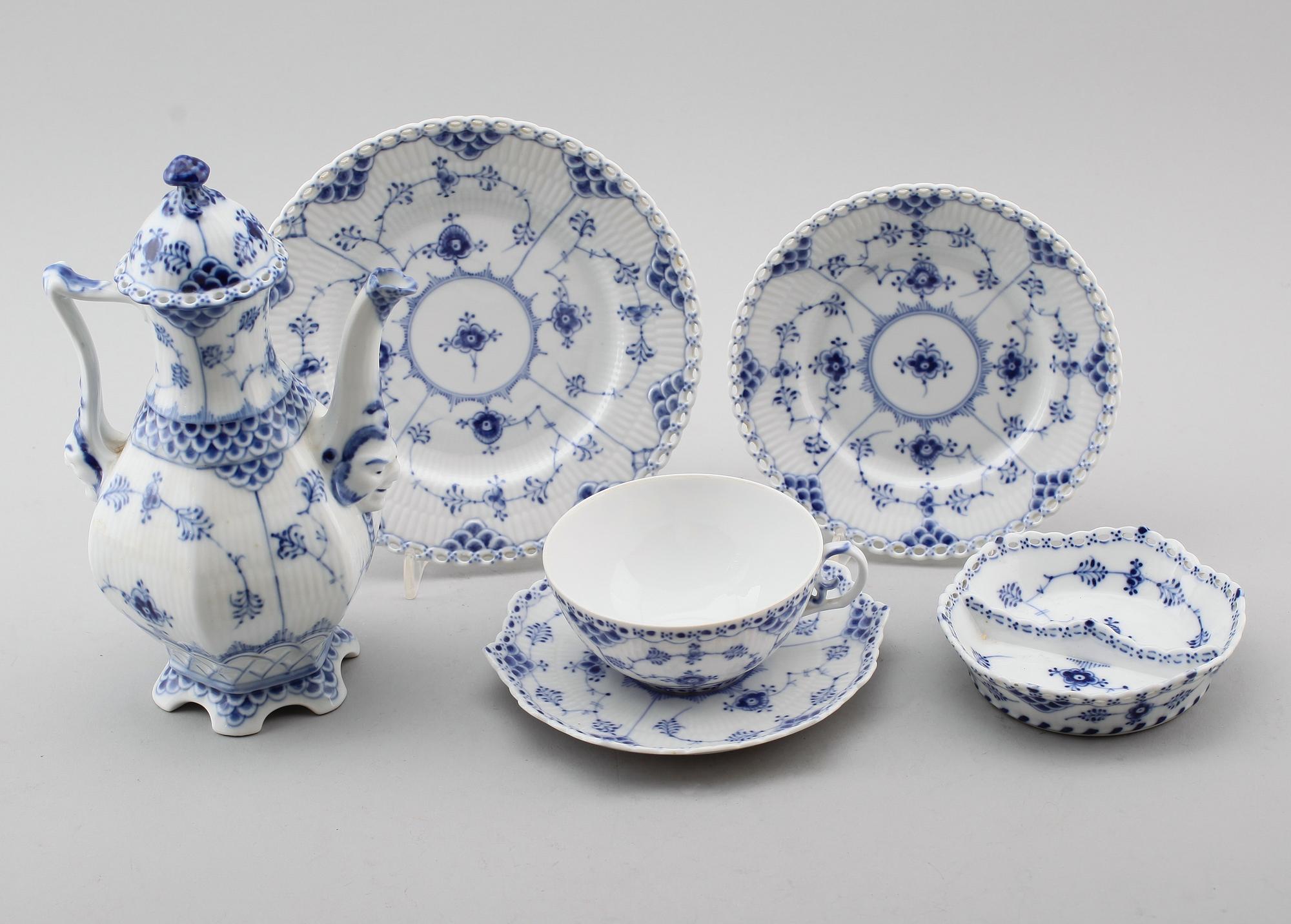 SERVISPORSLIN, 32 delar, musselmålad, Royal Copenhagen.