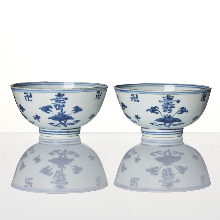 A pair of blue and white 'lotus' bowls, 17th century.