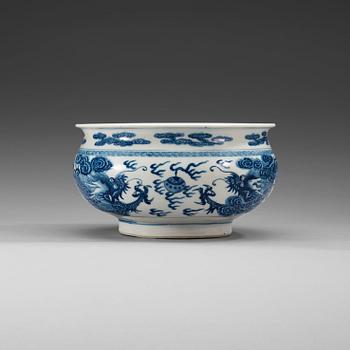 1748. A blue and white censor with dragons chasing the flaming pearl. Qing dynasty, 19th Century.