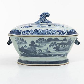 A blue and white tureen with cover and stand, China, Jiaqing (1796-1820).