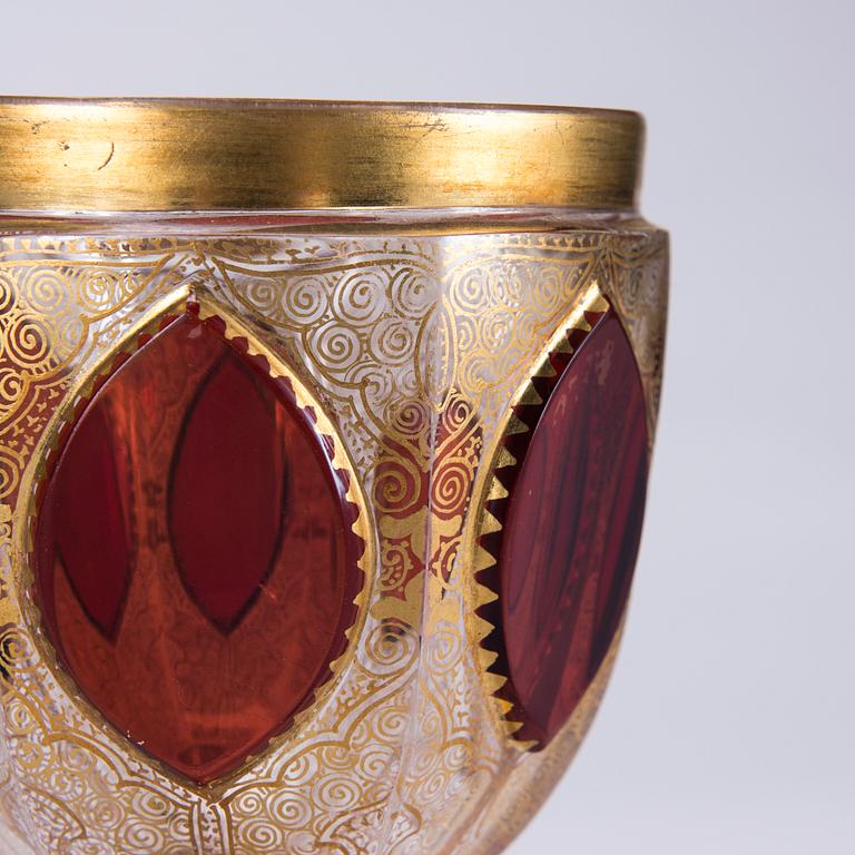 BÄGARE, glas, möjligen Ryssland 1900-talets första hälft.