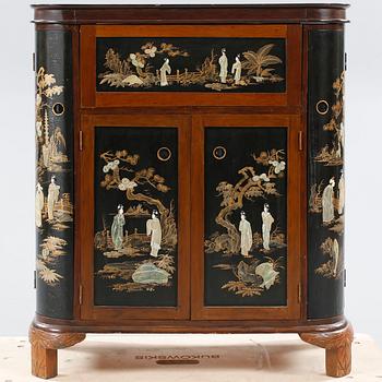 A drinks cabinet from China, second half of the 20th century.
