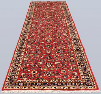 A Keshan runner, approx. 391 x 105 cm.