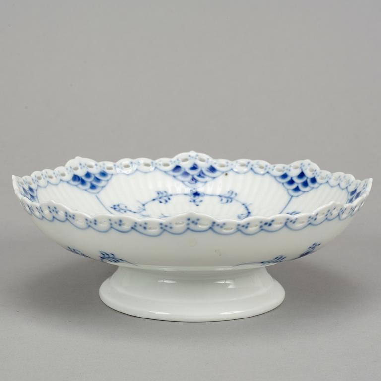 Royal Copenhagen, a 'Musselmalet' part service, Denmark (14 pieces).