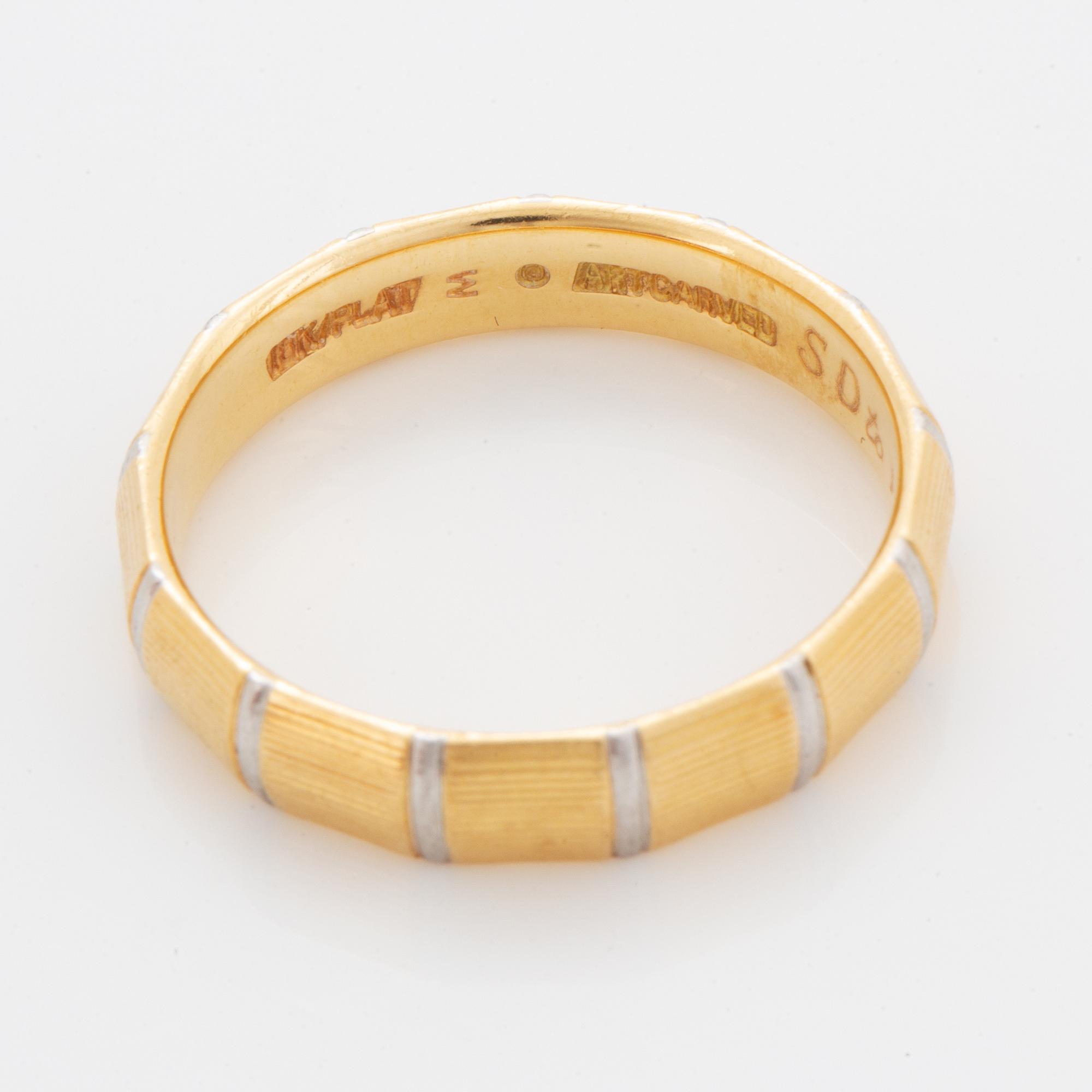 18K gold and platinum ring.