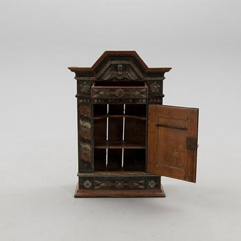 Hängskåp sk  Änglaskåp, daterat 1810.