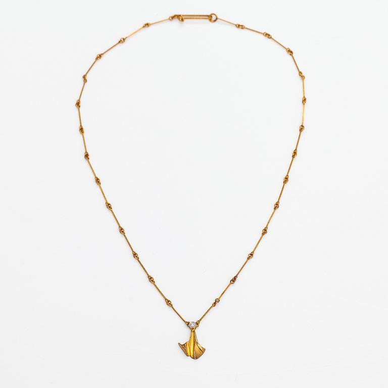 Björn Weckström, An 18K gold necklace "Hermonie" with a diamond ca. 0.02 ct. Lapponia 1979.