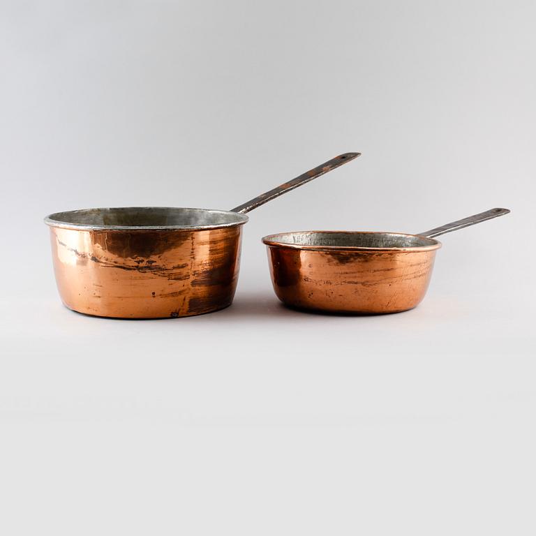 KASTRULLER, 2 st, koppar, 1800-tal.