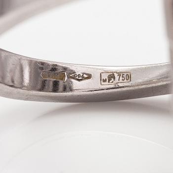 Ring, 18K vitguld, diamanter ca 0.60 ct tot. Italien.