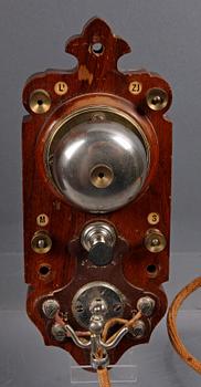 VÄGGTELEFONER, 2 st, L.M.Ericsson & Co, Stockholm, tidigt 1900-tal.