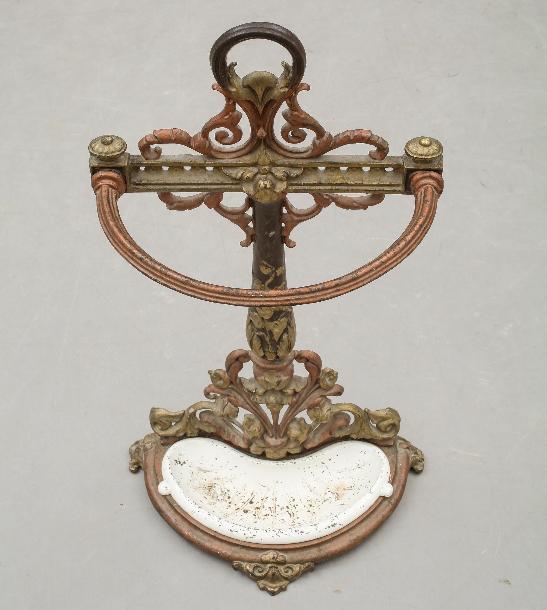 PARAPLYSTÄLL, gjutjärn, möjligen Bolinders, omkring sekelskiftet 1900.