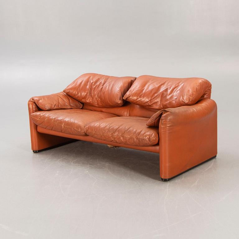 A Vico Magistretti "Maralunga" leather sofa for Cassina, Italy late 20th century.