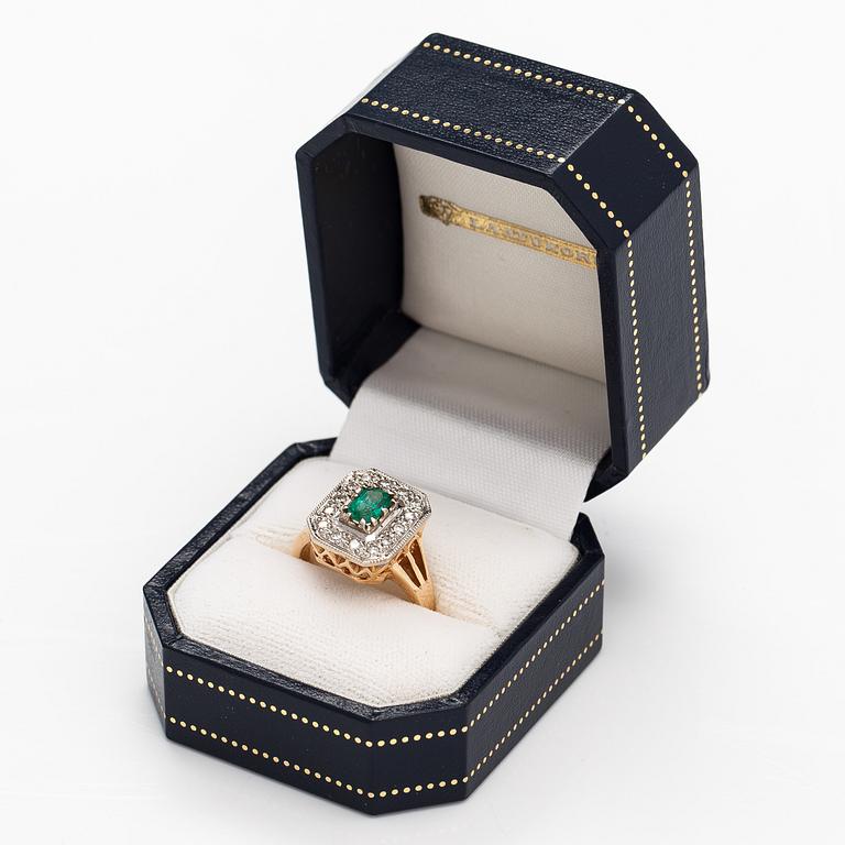 Ring, 14K guld, smaragd och diamanter ca 0.21 ct tot och smaragd. Kulta Market Vuorinen Tavastehus 1994.