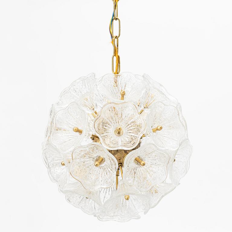 A ceiling lamp from the latter half of the 20th century.