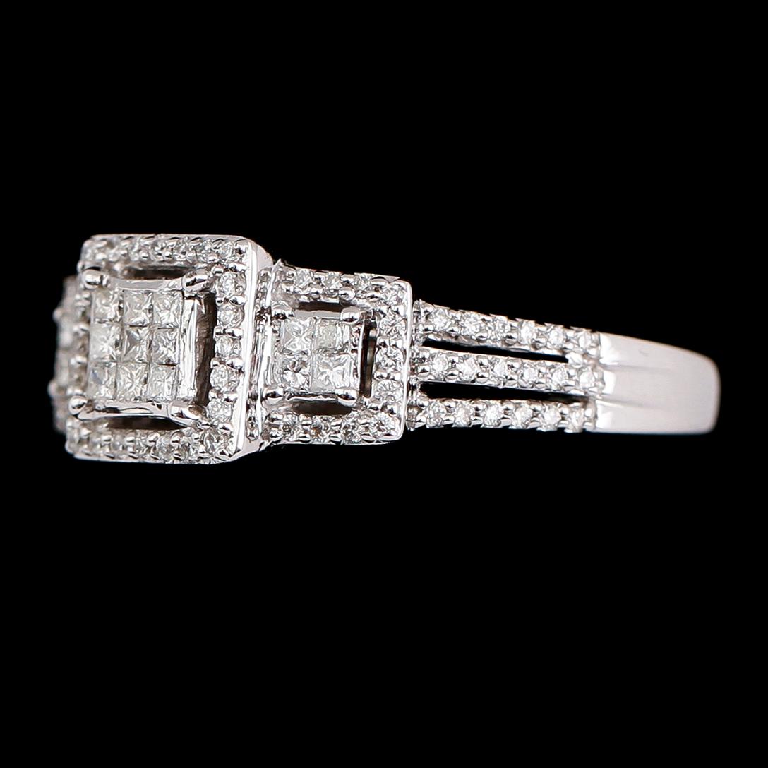 RING, 10 k vitguld, briljant och princesslipade diamanter tot ca 0.50 ct.