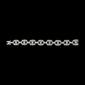 ARMBAND, gammal- smarad- och åttkantslipade diamanter, tot. ca 9 ct. 1930-tal.