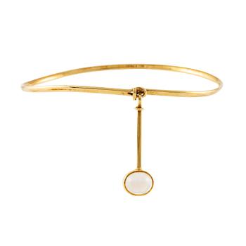 542. Vivianna Torun Bülow-Hübe, a bracelet, 18K gold set with moonstone, Jakarta.
